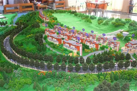 香山丽墅，1楼127平，带50平院子，77万包改名